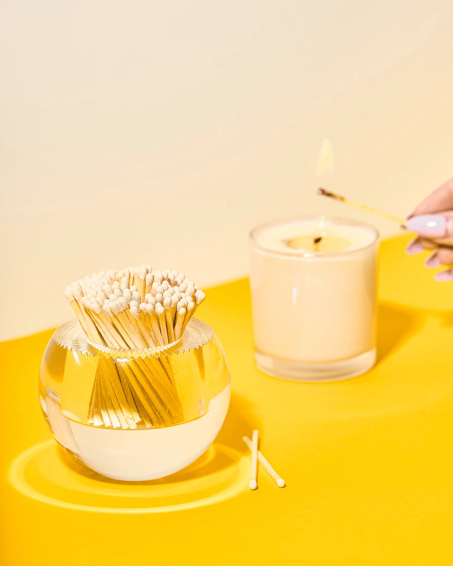 Round Match Striker | White Matches