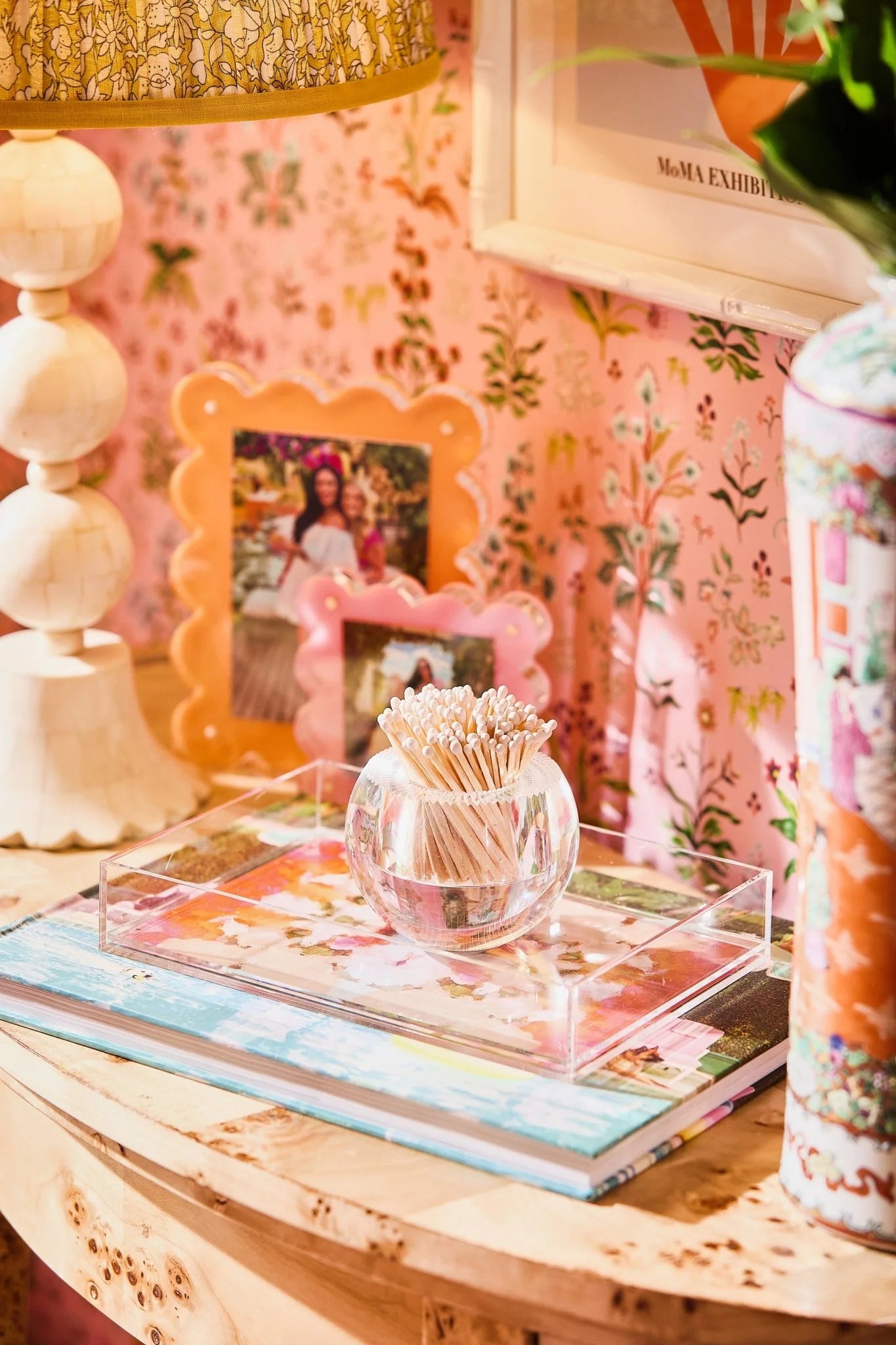 Round Match Striker | White Matches